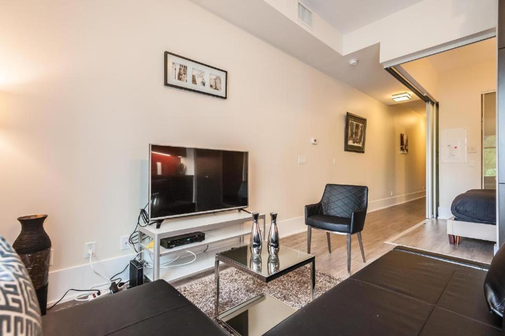 Skyline Suites - Walk To Mtcc, Acc, Rogers Centre & Entertainment District トロント エクステリア 写真
