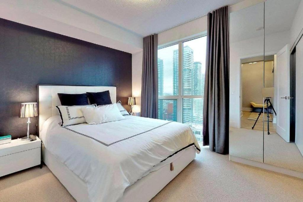 Skyline Suites - Walk To Mtcc, Acc, Rogers Centre & Entertainment District トロント エクステリア 写真