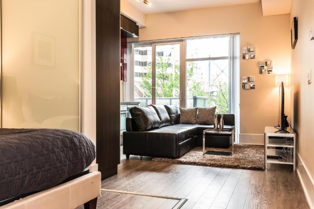 Skyline Suites - Walk To Mtcc, Acc, Rogers Centre & Entertainment District トロント エクステリア 写真