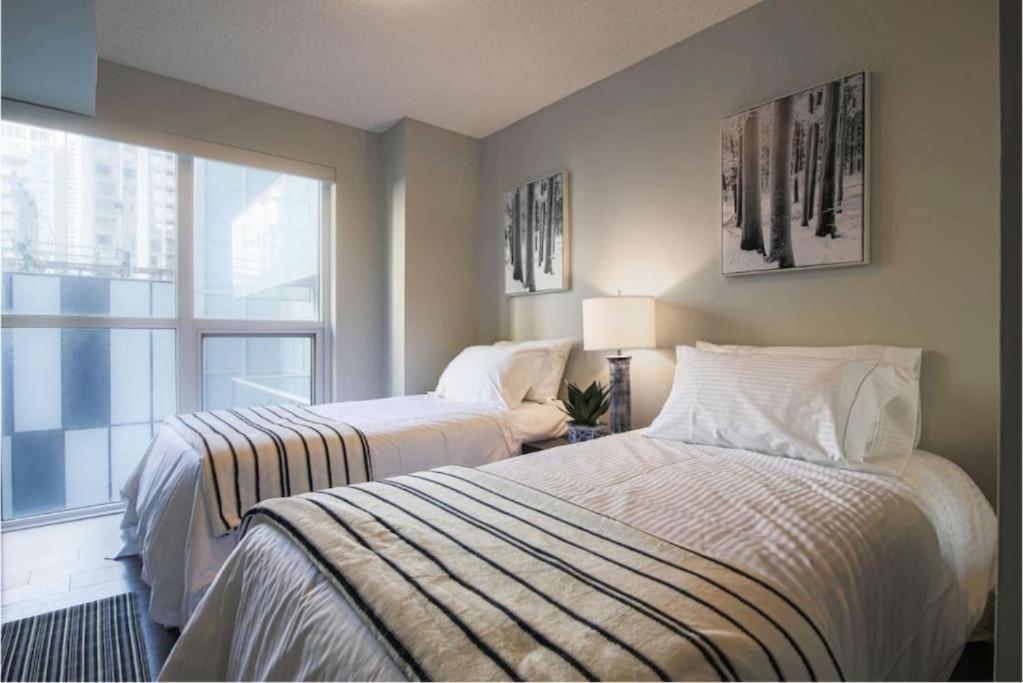 Skyline Suites - Walk To Mtcc, Acc, Rogers Centre & Entertainment District トロント エクステリア 写真