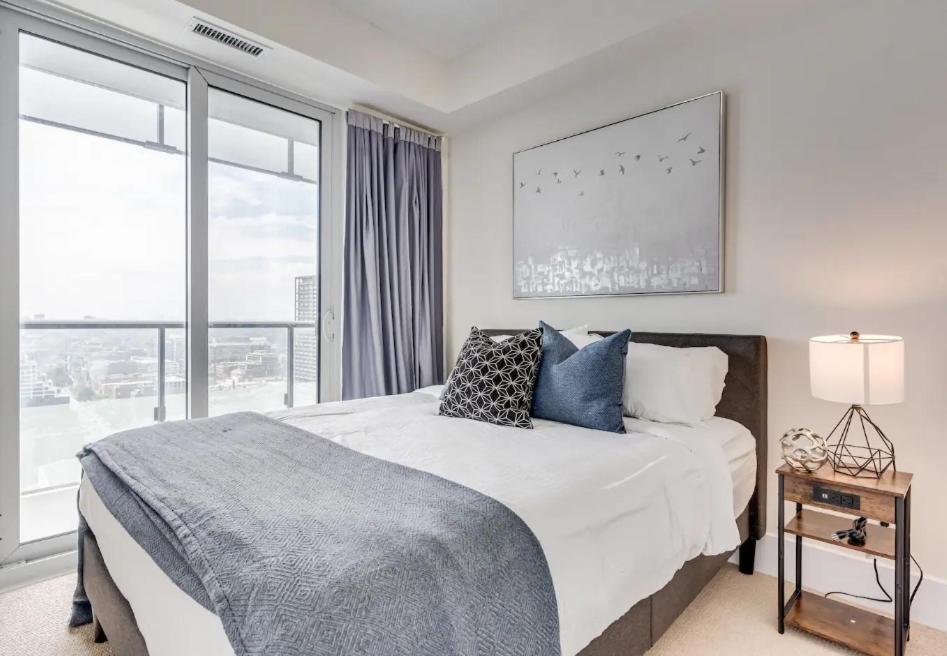 Skyline Suites - Walk To Mtcc, Acc, Rogers Centre & Entertainment District トロント エクステリア 写真