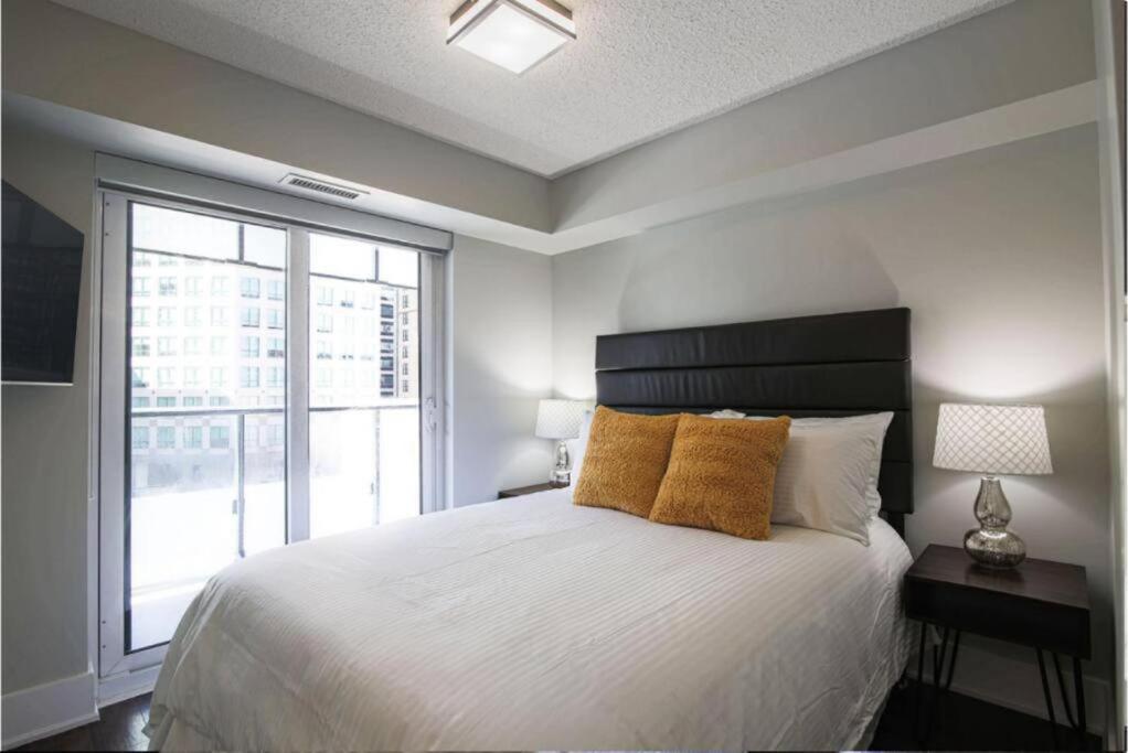 Skyline Suites - Walk To Mtcc, Acc, Rogers Centre & Entertainment District トロント エクステリア 写真