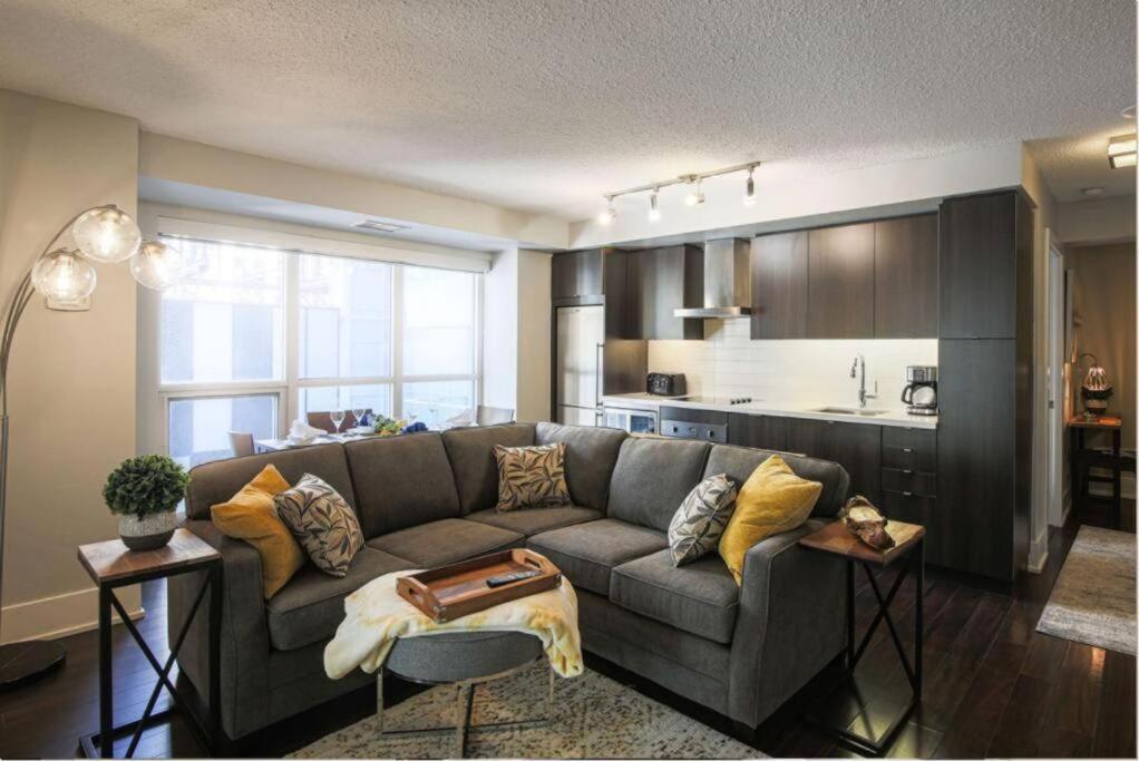 Skyline Suites - Walk To Mtcc, Acc, Rogers Centre & Entertainment District トロント エクステリア 写真