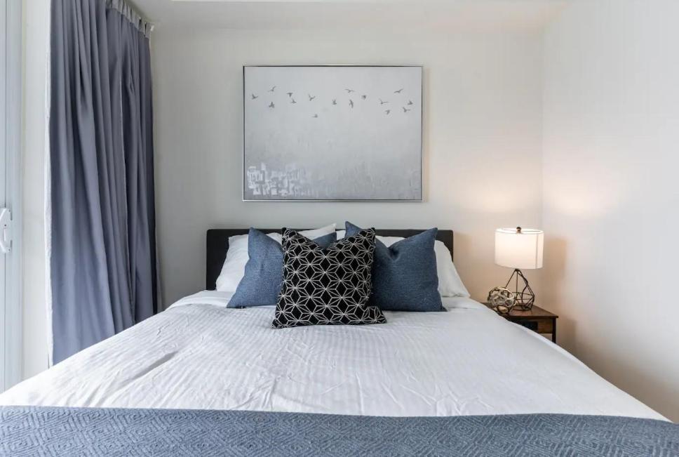Skyline Suites - Walk To Mtcc, Acc, Rogers Centre & Entertainment District トロント エクステリア 写真