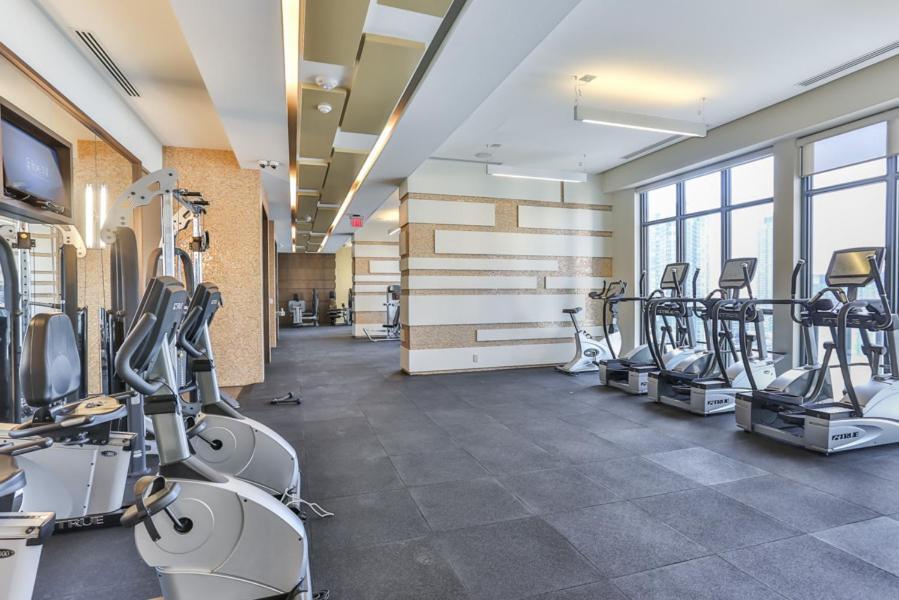 Skyline Suites - Walk To Mtcc, Acc, Rogers Centre & Entertainment District トロント エクステリア 写真