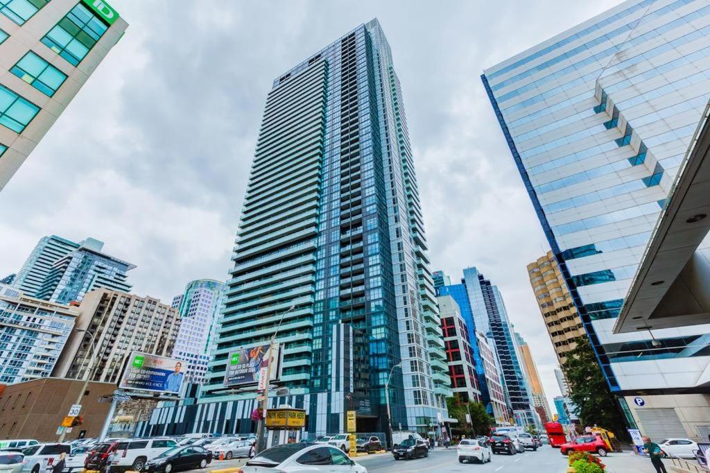 Skyline Suites - Walk To Mtcc, Acc, Rogers Centre & Entertainment District トロント エクステリア 写真