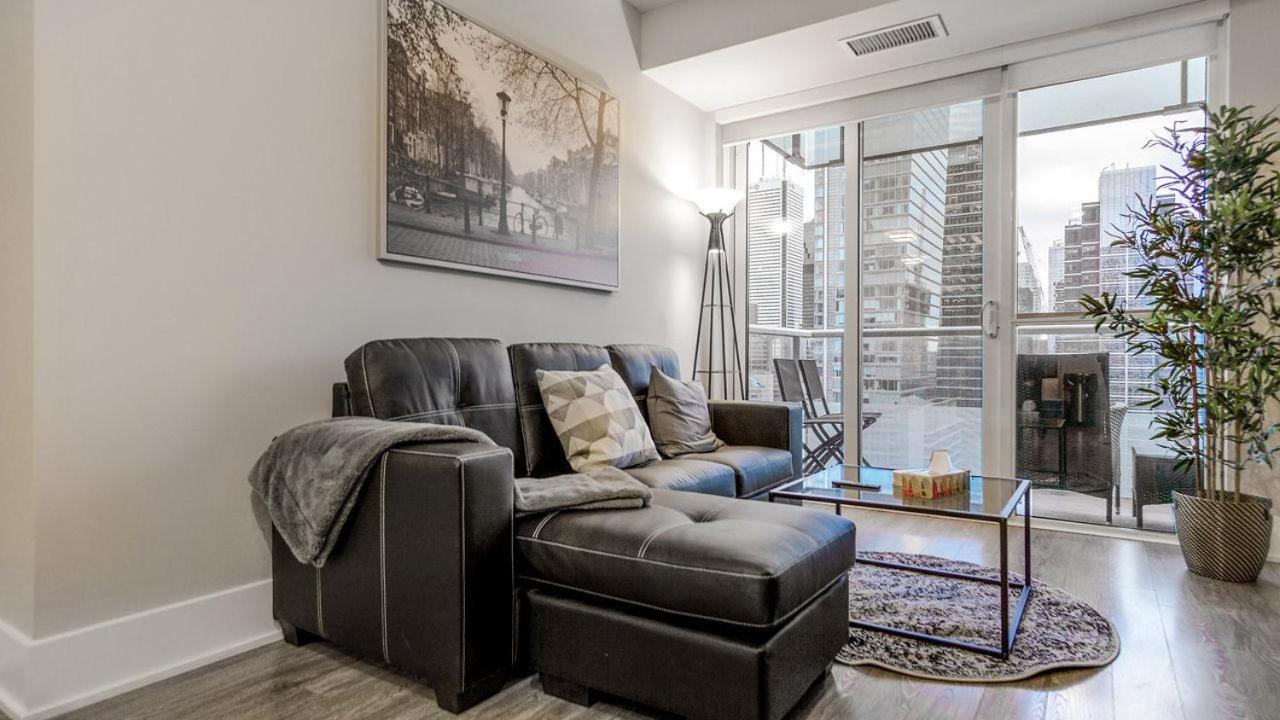 Skyline Suites - Walk To Mtcc, Acc, Rogers Centre & Entertainment District トロント エクステリア 写真
