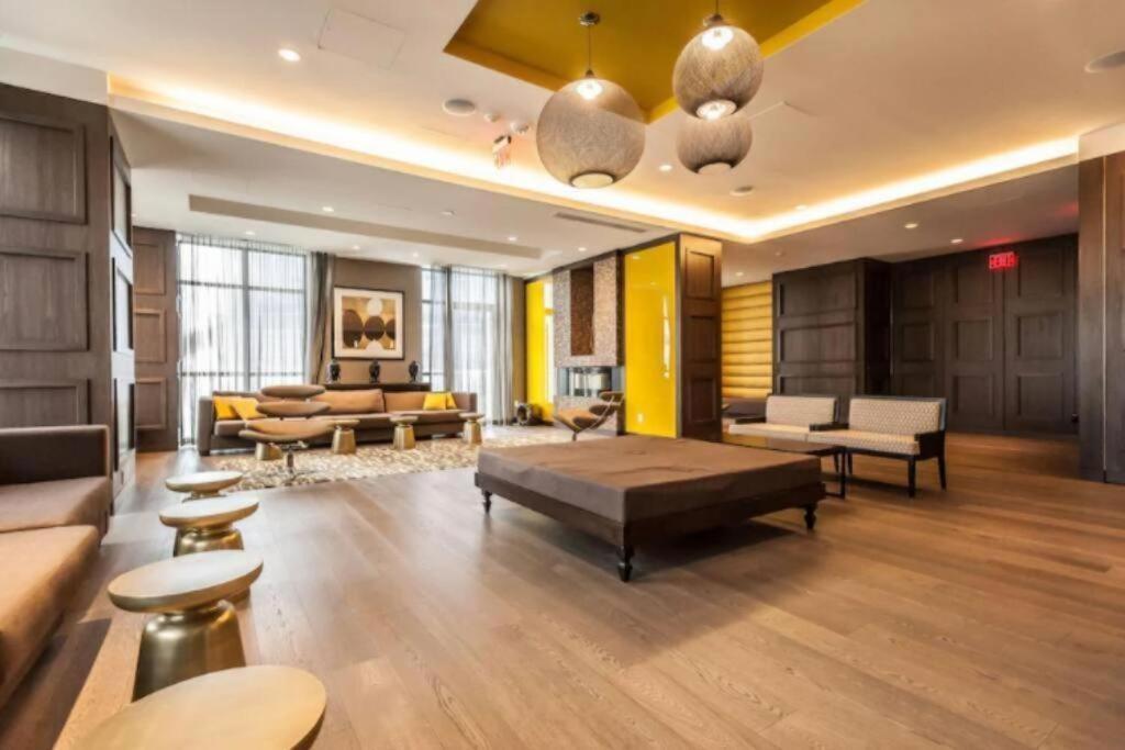 Skyline Suites - Walk To Mtcc, Acc, Rogers Centre & Entertainment District トロント エクステリア 写真