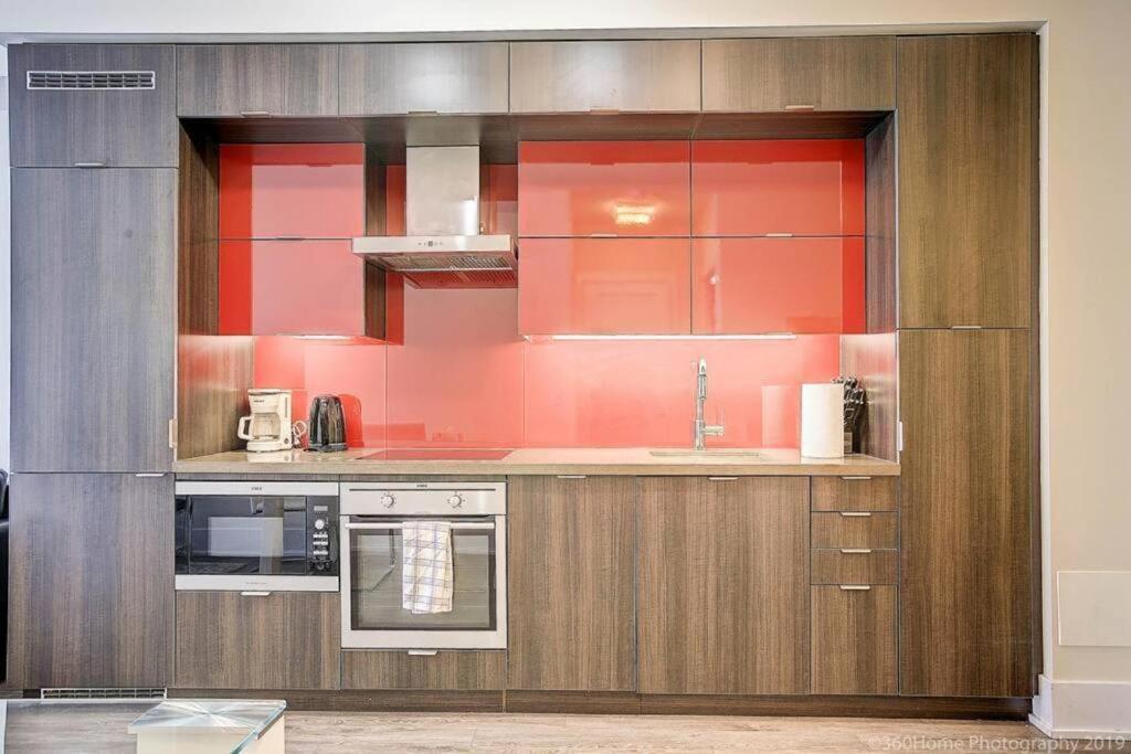 Skyline Suites - Walk To Mtcc, Acc, Rogers Centre & Entertainment District トロント エクステリア 写真